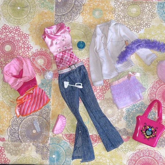 Barbie Vintage Bundle of 5 Dolls with Extra Clothes and Accessories - Picture 7 of 7